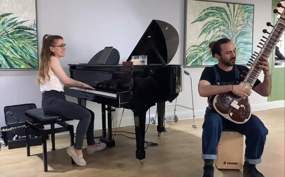 Warm-hearted concert at Loveday Kensington care home: Duo Eunoia meets Blomo.